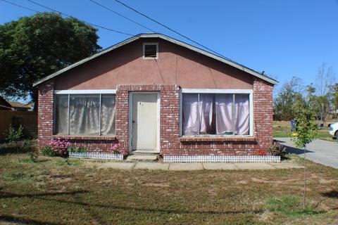 921 E Kennedy St, Madera, CA 93638 photo 1
