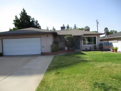 2007 9th St, Sanger, CA 93657 photo 1