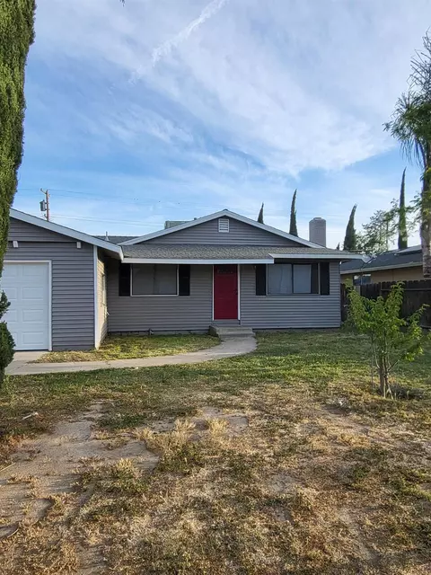 121 Walnut St, Madera, CA 93637 photo 1
