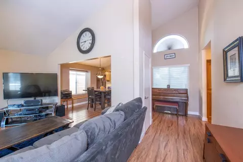 2485 Vartikian Ave, Clovis, CA 93611 photo 1