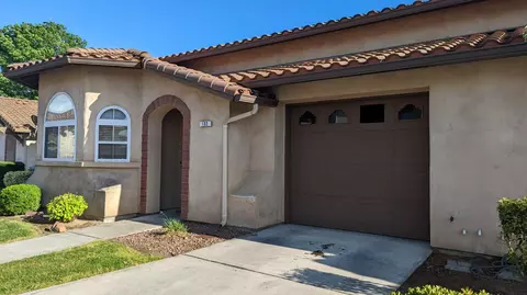 132 S Granada Dr, Madera, CA 93637 photo 1