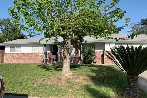 382 S Third St, Kerman, CA 93630 photo 1