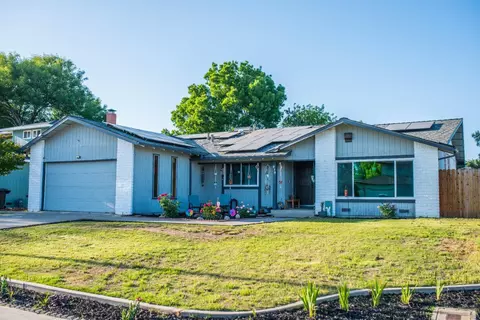 818 Cedar, Lemoore, CA 93245 photo 1