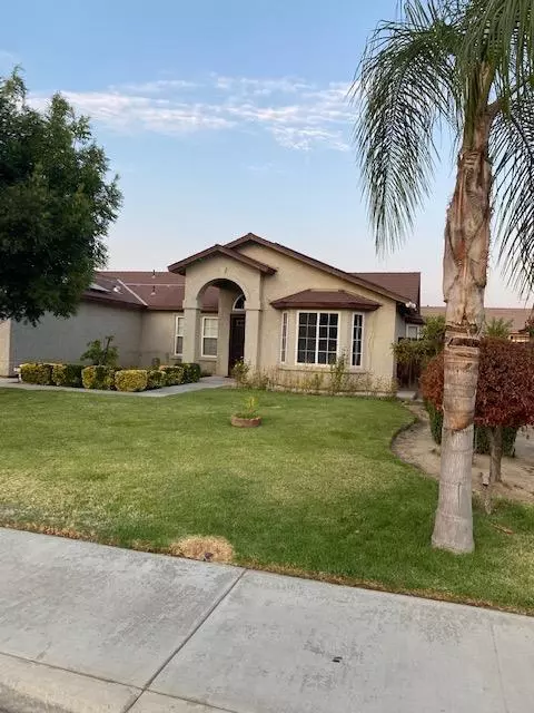 720 S 18th St, Kerman, CA 93630 photo 1