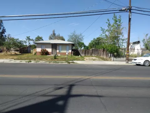 1013 E Kennedy St, Madera, CA 93638 photo 1