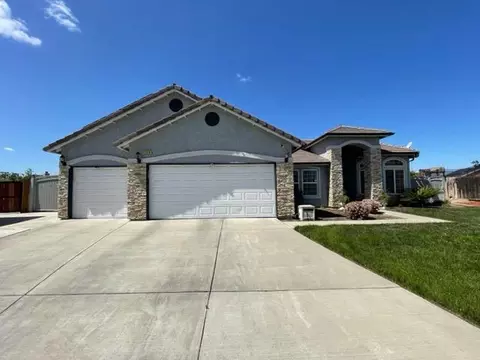 1319 Plum Cir, Lemoore, CA 93245 photo 1