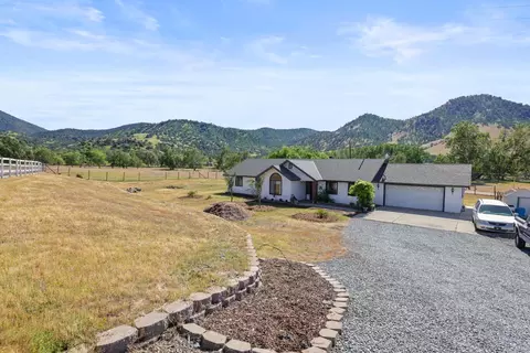 6687 Gaston Dr, Sanger, CA 93657 photo 1