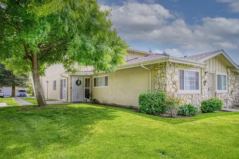 468 W Alamos Ave #2, Clovis, CA 93612 photo 1