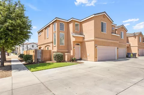 1027 Goble, Tulare, CA 93274 photo 1
