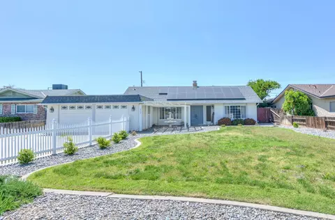 473 W Deodar Ln, Lemoore, CA 93245 photo 1