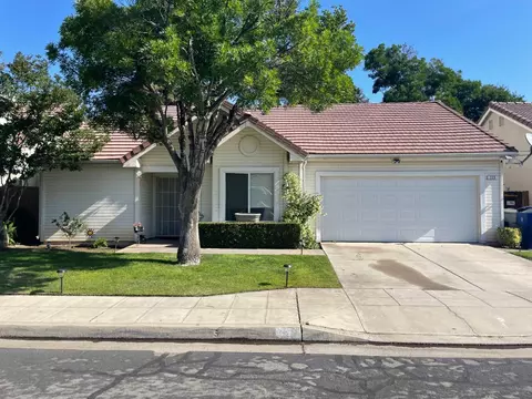 223 W Cromwell Ave, Clovis, CA 93611 photo 1