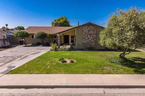 463 Davis Pl, Lemoore, CA 93245 photo 1