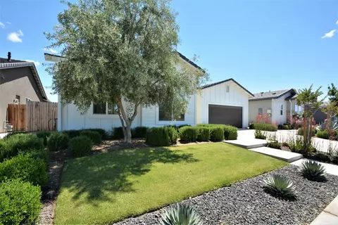 611 Sunset Dr S, Madera, CA 93636 photo 1