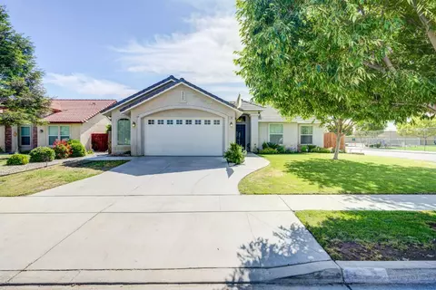 582 S Michelle Ave, Kerman, CA 93630 photo 1