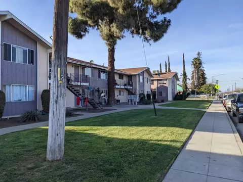 704 N Lake St, Madera, CA 93638 photo 1