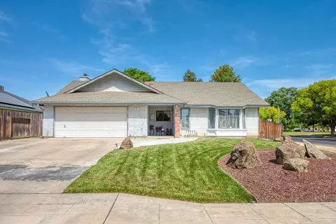957 Mckelvy Ave, Clovis, CA 93611 photo 1