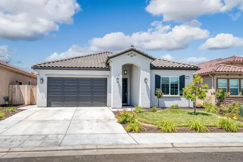 574 Blossom Way S, Madera, CA 93636 photo 1