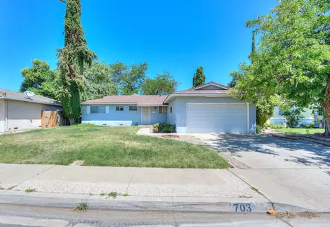 703 W Ashcroft Ave, Clovis, CA 93612 photo 1