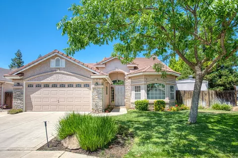 1971 Cromwell Ave, Clovis, CA 93611 photo 1