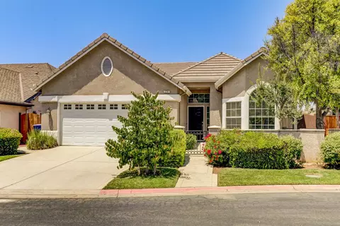 2381 Dawson Cove Ln, Clovis, CA 93611 photo 1
