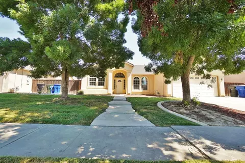 1588 Redbud St, Lemoore, CA 93245 photo 1