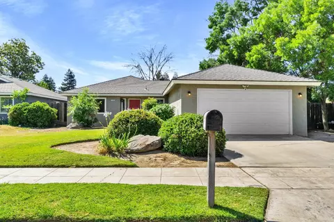 2704 Riverview Dr, Madera, CA 93637 photo 1
