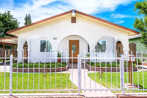 827 Post St, Sanger, CA 93657 photo 1