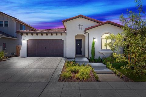 1718 N Carson Ave, Clovis, CA 93619 photo 1