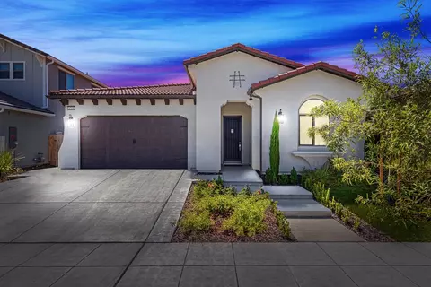 1718 N Carson Ave, Clovis, CA 93619 photo 1