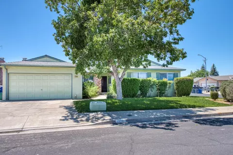 1726 Fairmont Ave, Clovis, CA 93611 photo 1