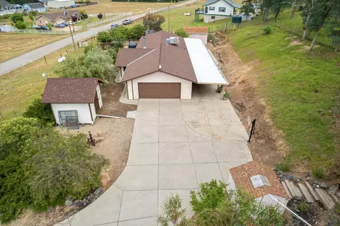 6265 Bellows Dr, Sanger, CA 93657 photo 1