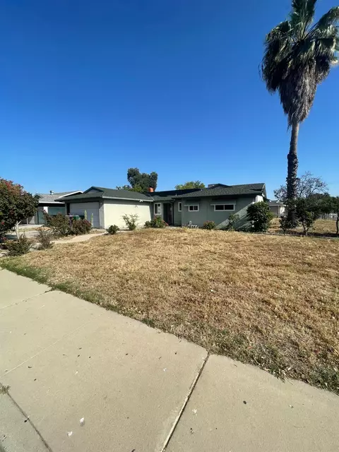 761 12th St, Sanger, CA 93657 photo 1