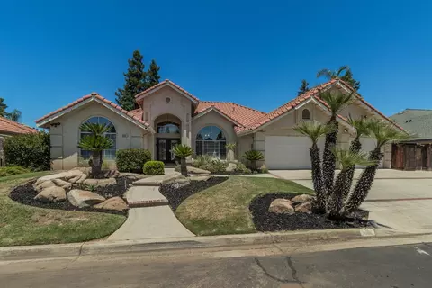 557 W Bedford Ave, Clovis, CA 93611 photo 1