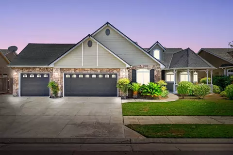 542 W Prescott Ave, Clovis, CA 93619 photo 1