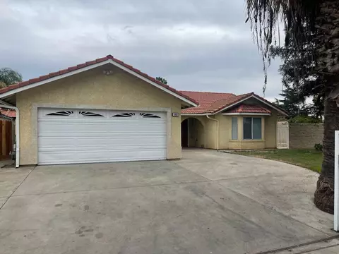 488 J St, Sanger, CA 93657 photo 1