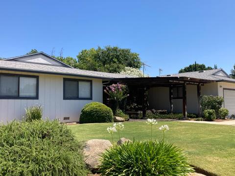 2027 Mitchell Ave, Clovis, CA 93611 photo 1