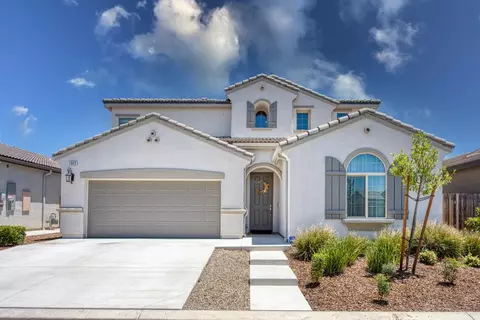1049 Skylar Ln, Clovis, CA 93619 photo 1