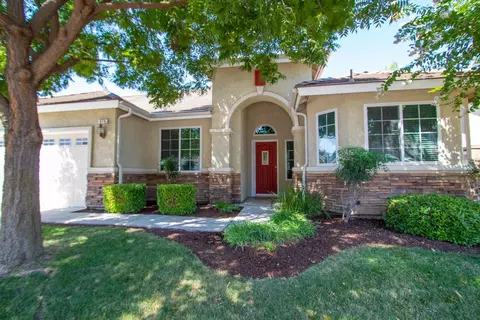 674 Lind Ave, Clovis, CA 93612 photo 1