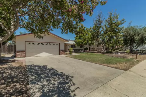 565 E Sequoia Dr, Dinuba, CA 93618 photo 1