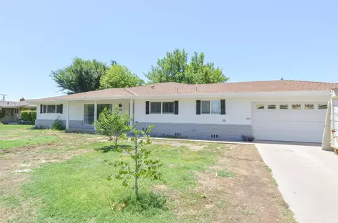 412 N Schnoor Ave, Madera, CA 93637 photo 1