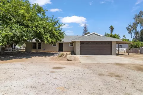 17407 Camden Dr, Madera, CA 93638 photo 1