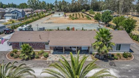 1568 N Locan Ave, Clovis, CA 93619 photo 1