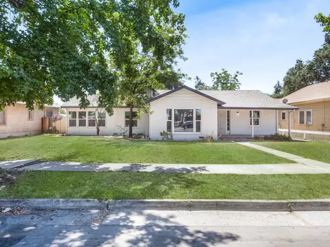 525 W D St, Lemoore, CA 93245 photo 1