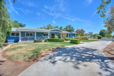 8640 Chickadee Ln, Clovis, CA 93619 photo 1