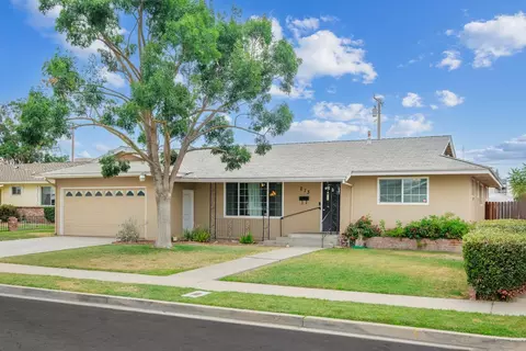213 E Bainbridge Dr, Hanford, CA 93230 photo 1