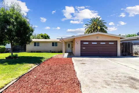136 Santa Ana Ave, Clovis, CA 93612 photo 1
