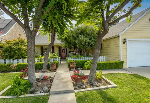 821 N Chapel Hill Ave, Clovis, CA 93611 photo 1