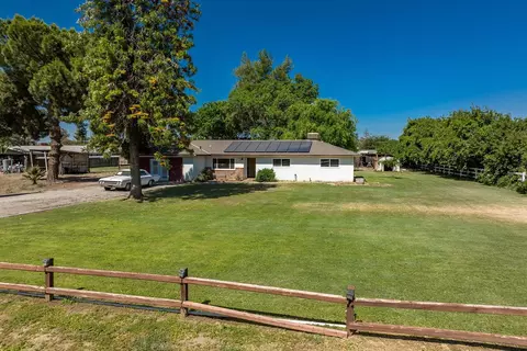 851 Palmer Cir, Lemoore, CA 93245 photo 1