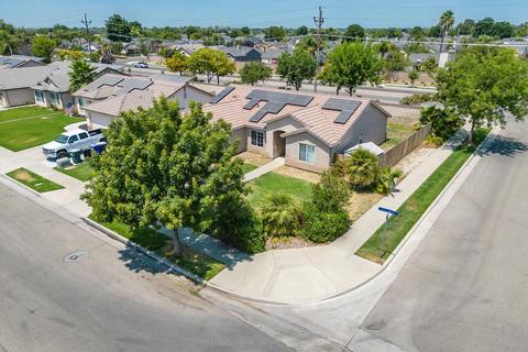 1400 Summerwind Dr, Lemoore, CA 93245 photo 1