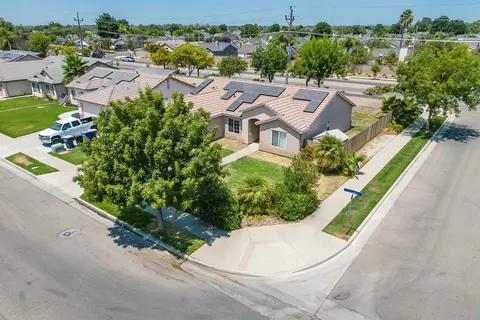 1400 Summerwind Dr, Lemoore, CA 93245 photo 1